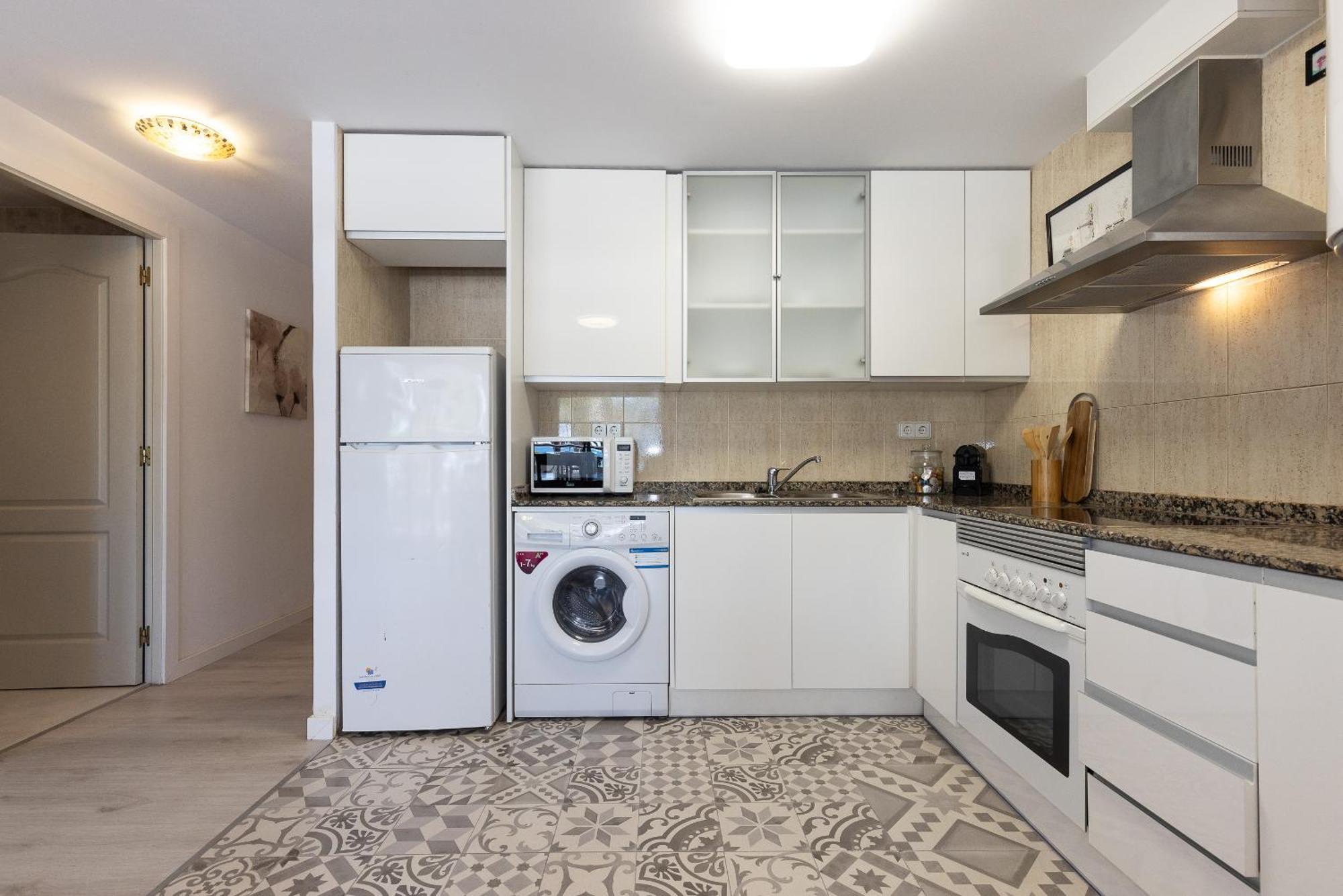Uhc Rodas Apartments Салоу Экстерьер фото